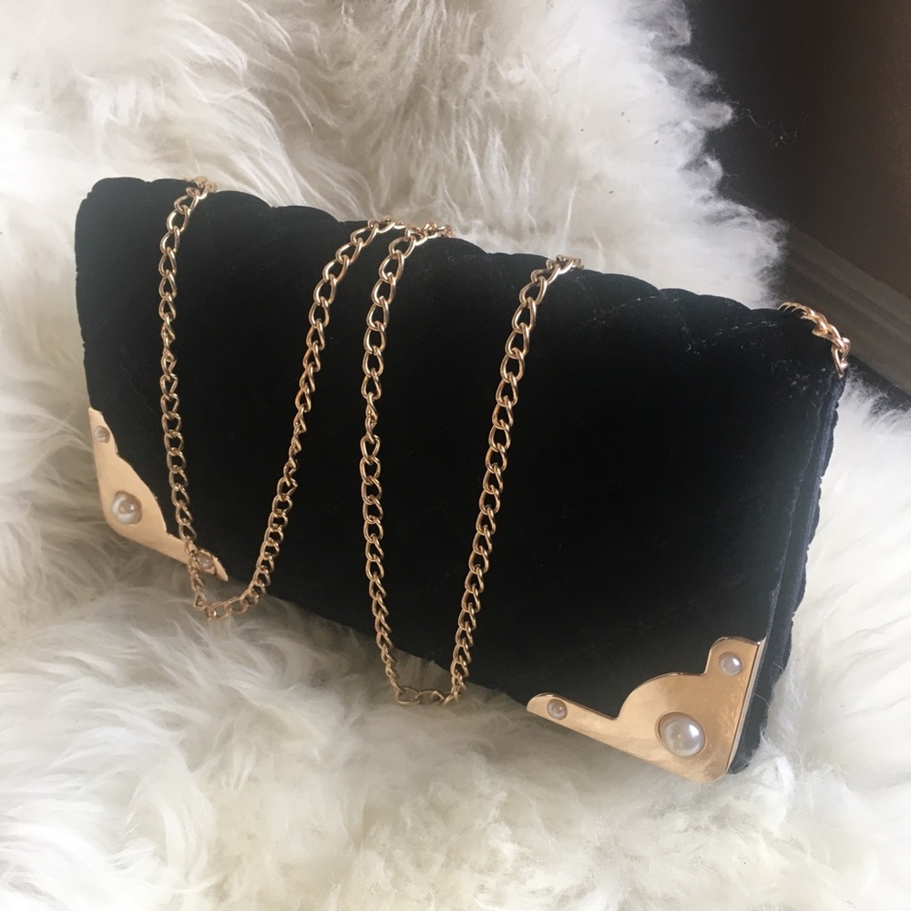 Black and gold elegant purse with pearl details